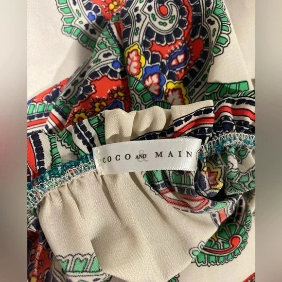 Coco and Main paisley tunic blouse with crochet accent sleeve. Size Large - Picture 2 of 9